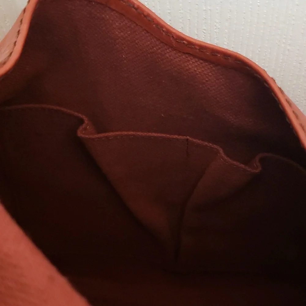 Frye Campus Rivet Hobo. Color Burnt Red. (B1).‎